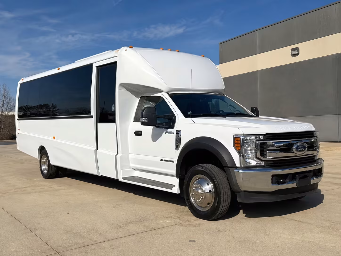 st george 15 passenger minibus rental